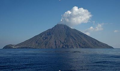 Vulkan vom Meer aus